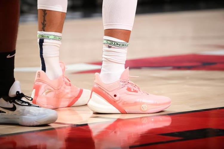 NBA球员上脚戈登穿AG3人民很行中国球鞋很帅气