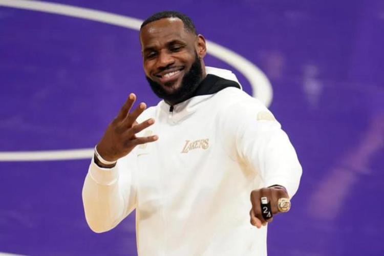 球场如何带动球队气氛「NBA场边也有气氛组看看他们如何让空荡荡的球场燥起来」