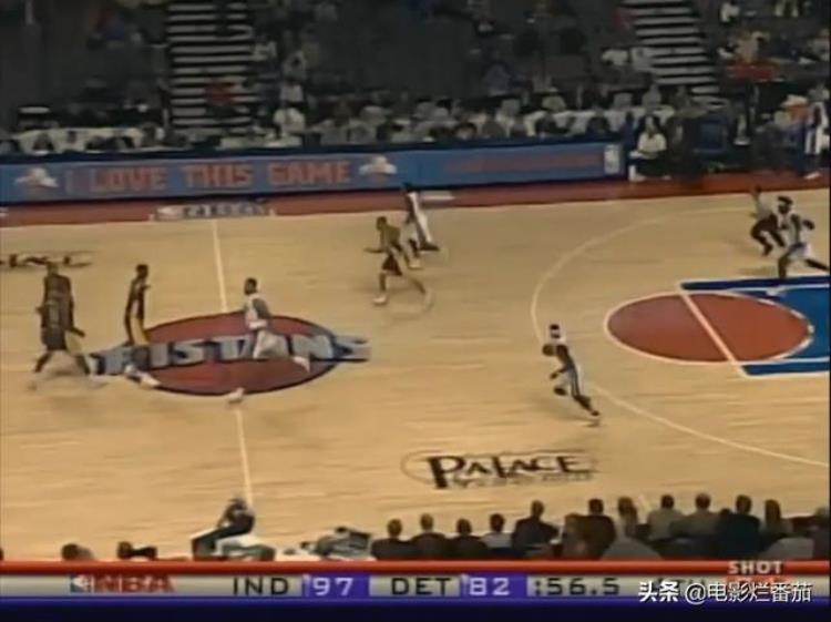 体坛秘史:奥本山宫殿斗殴「史上最惨烈的NBA斗殴现场这部纪录片揭开奥本山宫殿冲突之谜」