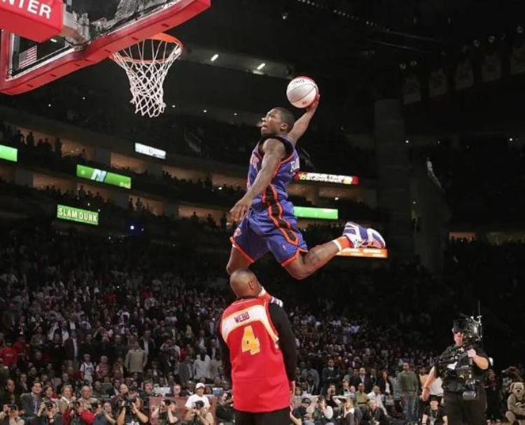 nba小土豆罗宾逊扣篮大赛「NBA扣篮王小土豆罗宾逊仍征战球场联手克劳福德身材仍强壮」
