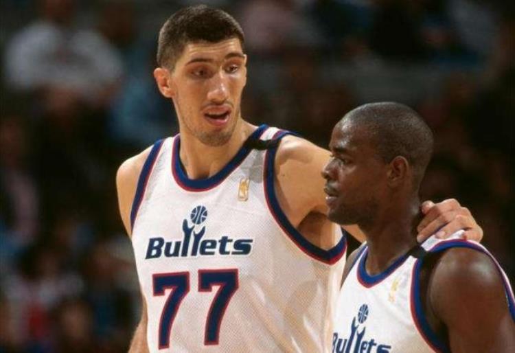 姚明是nba里最高的吗「姚明是NBA历史上最高的球员吗并不是有三个人比他高」