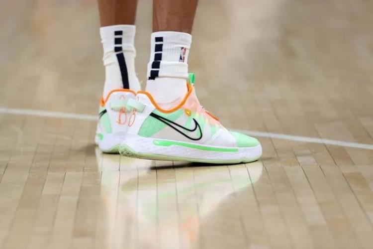NikeKOBE5代VS保罗乔治PG6代欧文1代NBA赛季球星篮球鞋上脚合集