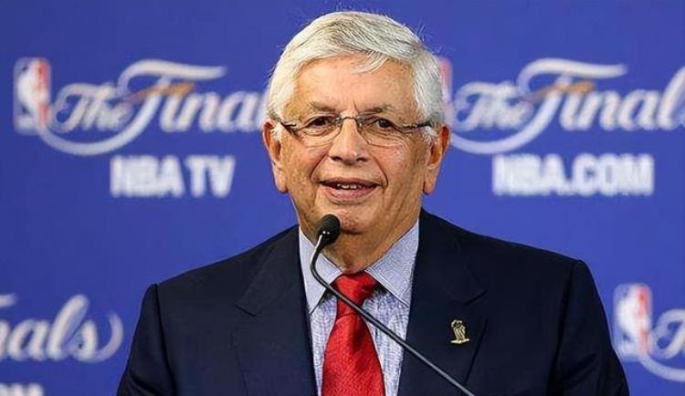 05年保罗第四顺位进入NBA排在他前面的成就如何状元榜眼水货