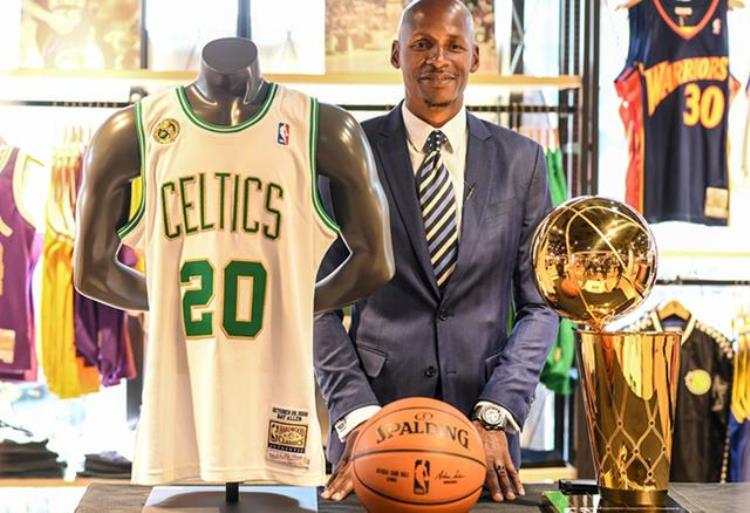 球星逛鞋店「买鞋打卡的新去处NBA在北京开了一家亚洲最大的新店」