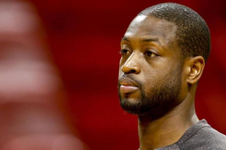 NBA历史十大趣事韦德把对手球鞋扔界外姚明的西红柿梗成经典