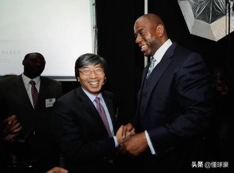 5000万买入湖人45的股份华人医生陈颂雄赚了多少魔术师巨亏