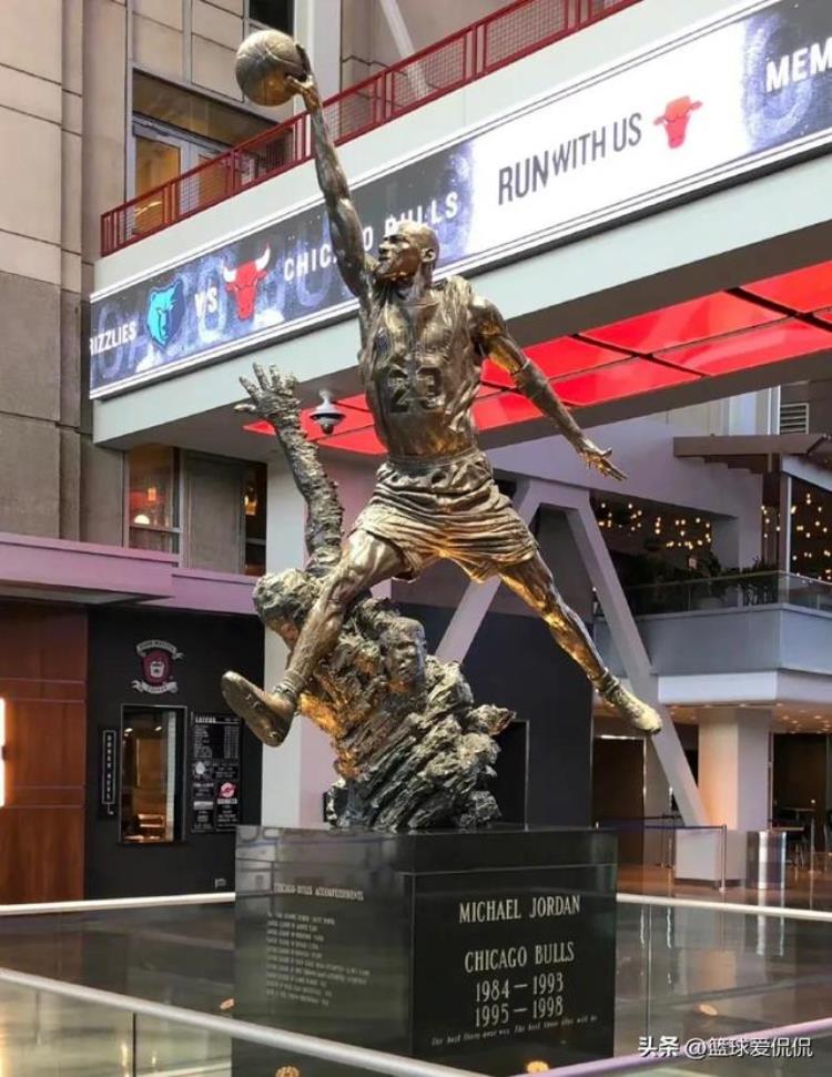 NBA勇士队市值「NBA球队价值榜勇士70亿居首湖人尼克斯分列二三位火箭第九」
