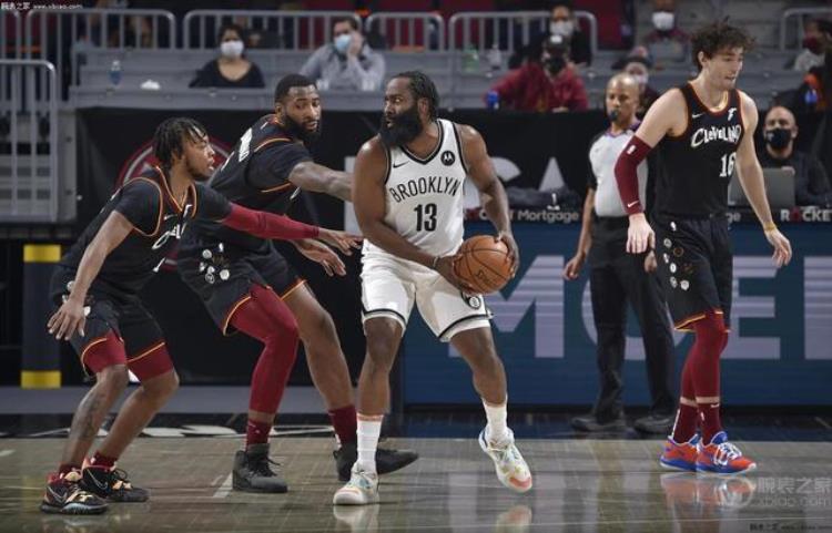 看NBA球星大胡子哈登戴什么腕表