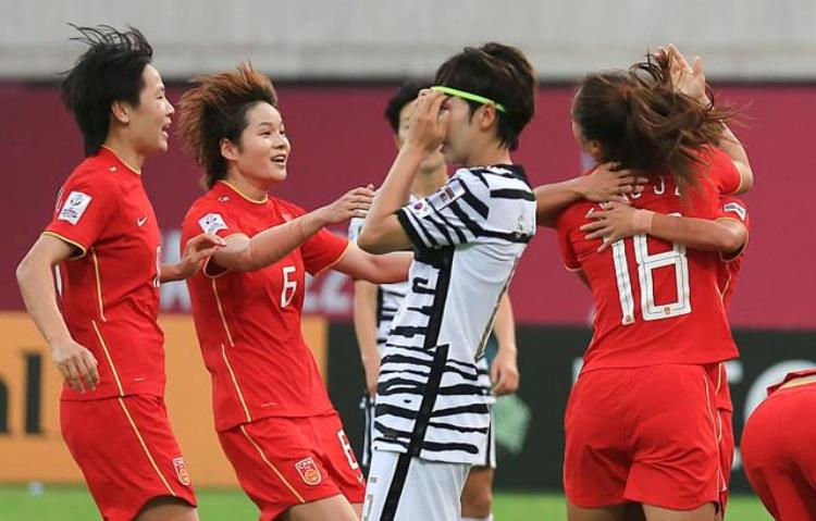 中国女足击败美国夺冠「54夺冠中国女足胜美国夺取邀请赛冠军这消息火了是真的」