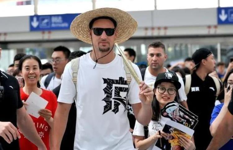 最强nba汤普森值得入手吗「国内品牌签约的NBA球星一览汤普森十年8000万美元性价比最高」