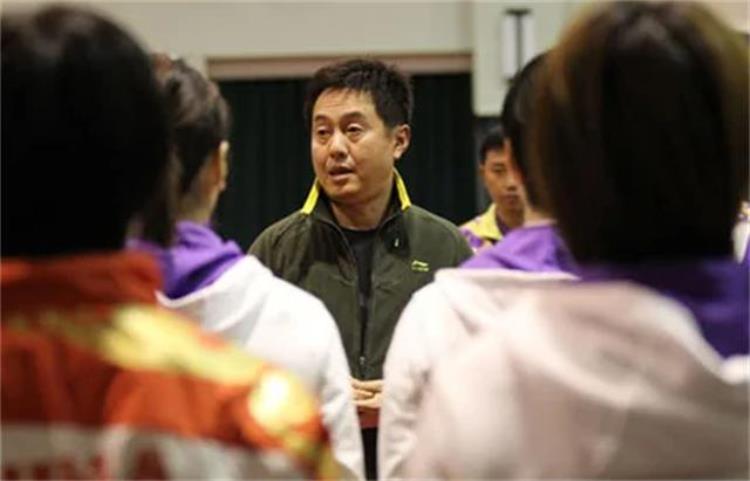 施之皓担任过中国女子乒乓球队主教练吗「女乒教练施之皓开除世界冠军郭跃引争议娶小22岁弟子重回上海」