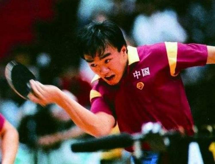 直板乒乓球怎么打反手球「直拍横打推广前乒乓球直板如何强化反手进攻看看这个日本人吧」