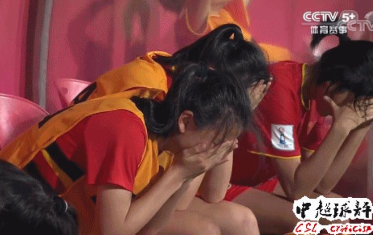 中国女足击败巴西夺冠「心疼中国女足今晚惜败西班牙赛后集体痛哭1幕令人动容」