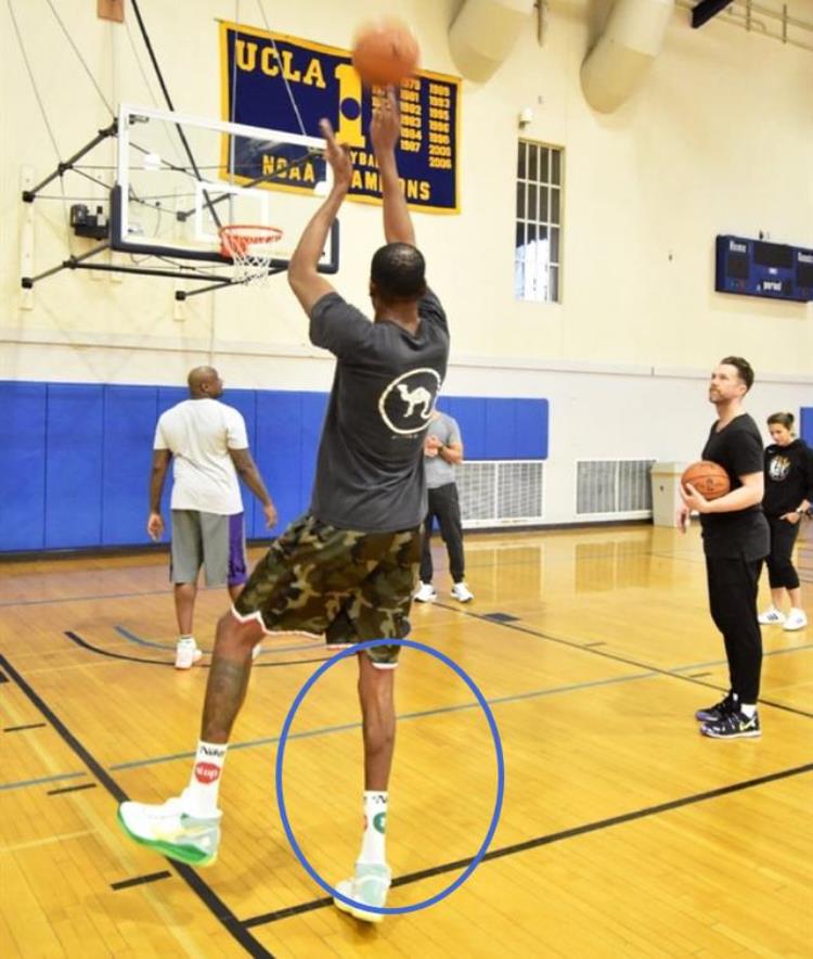 nba运动员小腿都细「NBA球员小腿有多细KD超细小腿美如画奥胖小腿和身材形成对比」