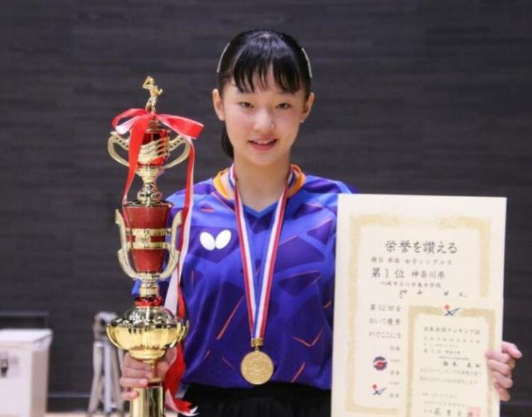 日本乒乓选手福原爱「31张本美和夺冠13岁日乒少女捧起奖杯中国父亲一脸自豪」