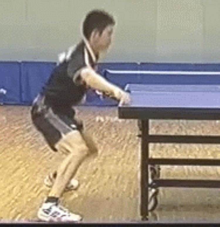 打乒乓球怎样练步伐才能快「乒乓球你是否手比脚快一招专业队训练法迅速提高你潜意识」