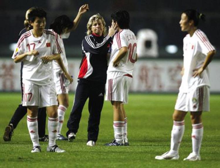 中国女足历任主教练之首任外教多曼斯基是谁「中国女足历任主教练之首任外教多曼斯基」