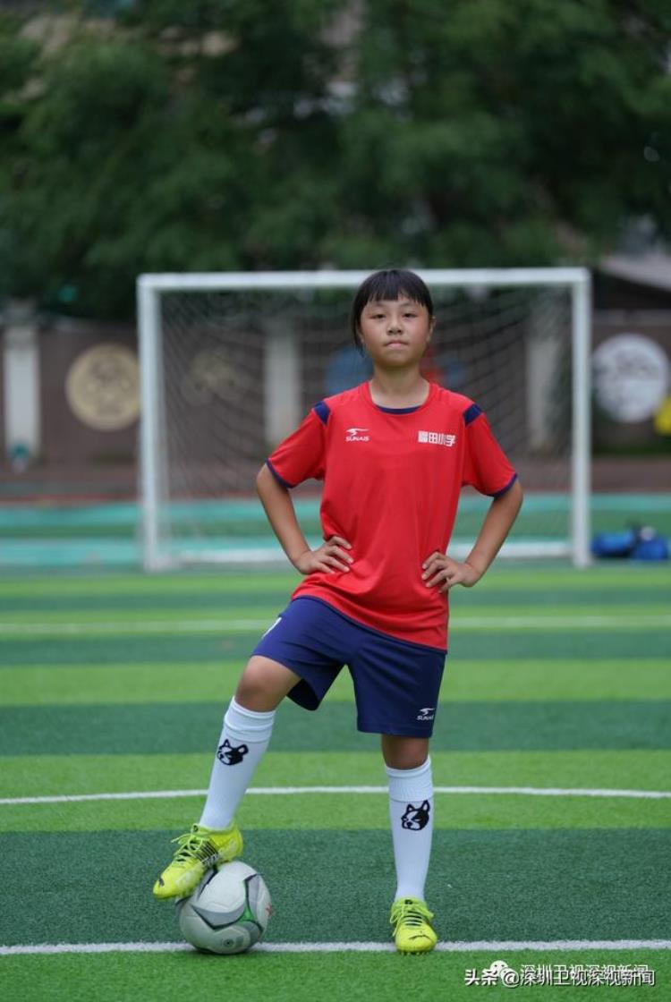 12岁深圳女孩踢球火出圈对手强自己也会变得更强