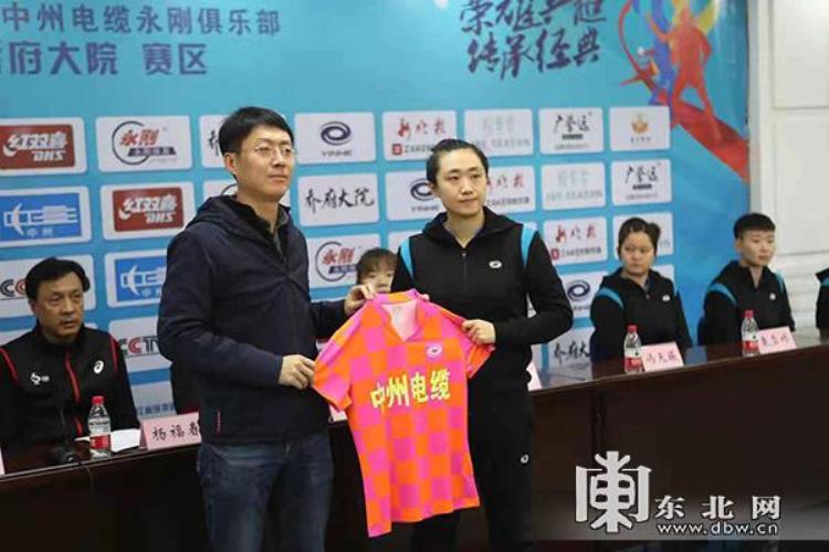 世界冠军冯天薇代表黑龙江出战乒超联赛首战对决王曼昱