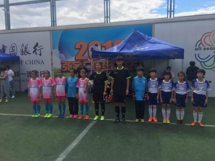 5战4胜1负1所小学女子足球队代表阳原县参加全市足球联赛斩获第二名