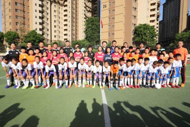 青少年公益足球计划「中国足球发展基金会青少年足球公益项目在西安莲湖启动」
