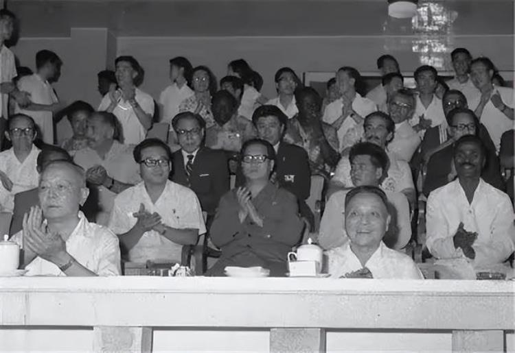 1957年国足在世预赛输给印尼贺龙大怒不好好练还开饭吗