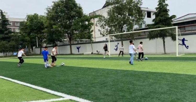 足球之乡的百姓怎能少了踢足球的场地「足球之乡的百姓怎能少了踢足球的场地」