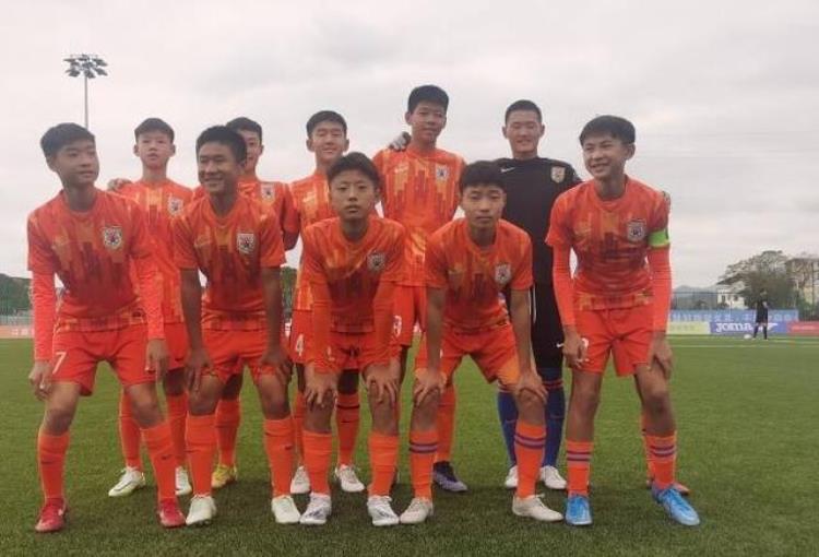 斩获双冠中国青少年足球联赛泰山队U15U13夺得冠军