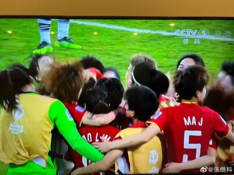 为中国女足喝彩「中国女足亚洲杯夺冠喝彩时可否唤醒你的运动细胞该选啥运动服」