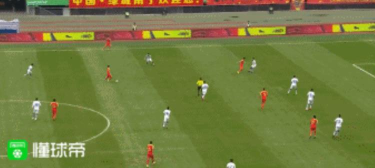 中国01乌兹连续两年中国杯垫底韦世豪粗野铲球致对手重伤