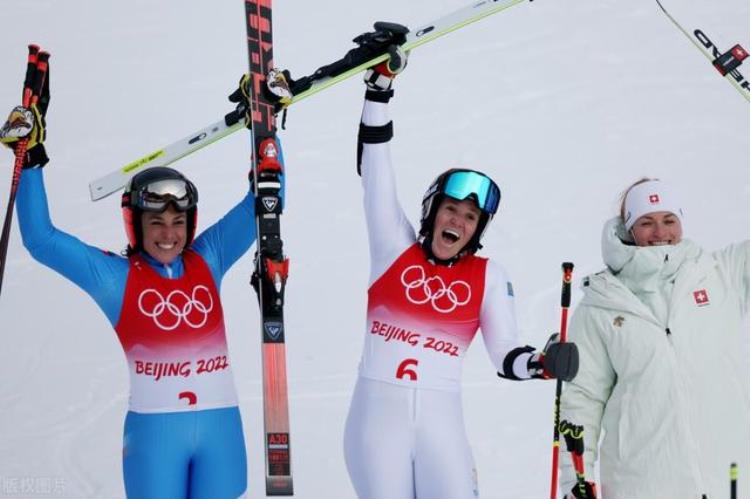冬奥高山滑雪女子大回转我国两位选手成功完赛足球名将娇妻摘铜