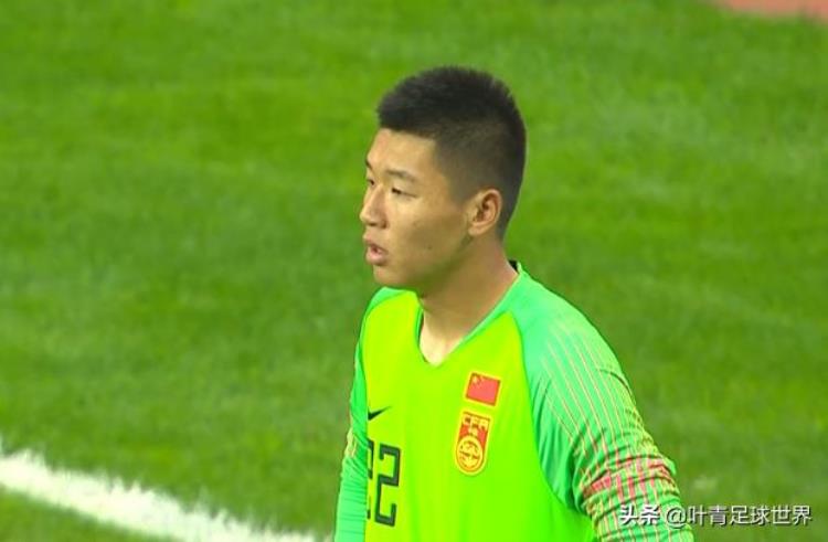 比02更绝望这3个镜头告诉你中国足球有多差球员崩溃跪地