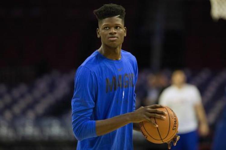周琦臂展2米33NBA历史第8人球迷评论没用还不是打不了NBA