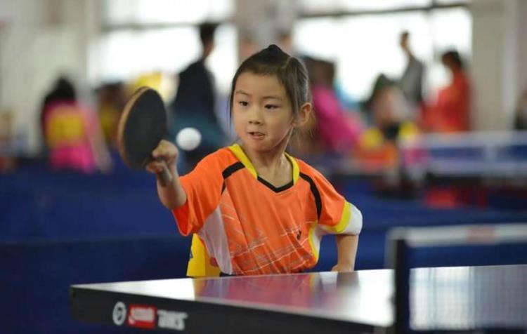 打乒乓球的孩子更聪明「乒乓球是世界公认的高智商运动能让孩子变聪明保持身心健康」