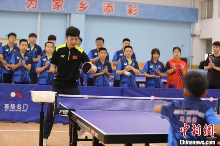 葛杨名门冠军乒乓球训练营在河北保定开营