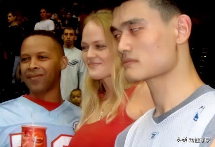 姚明在nba收入「姚明NBA八年赚9304万美元中国篮协抽走了多少数字惊人」