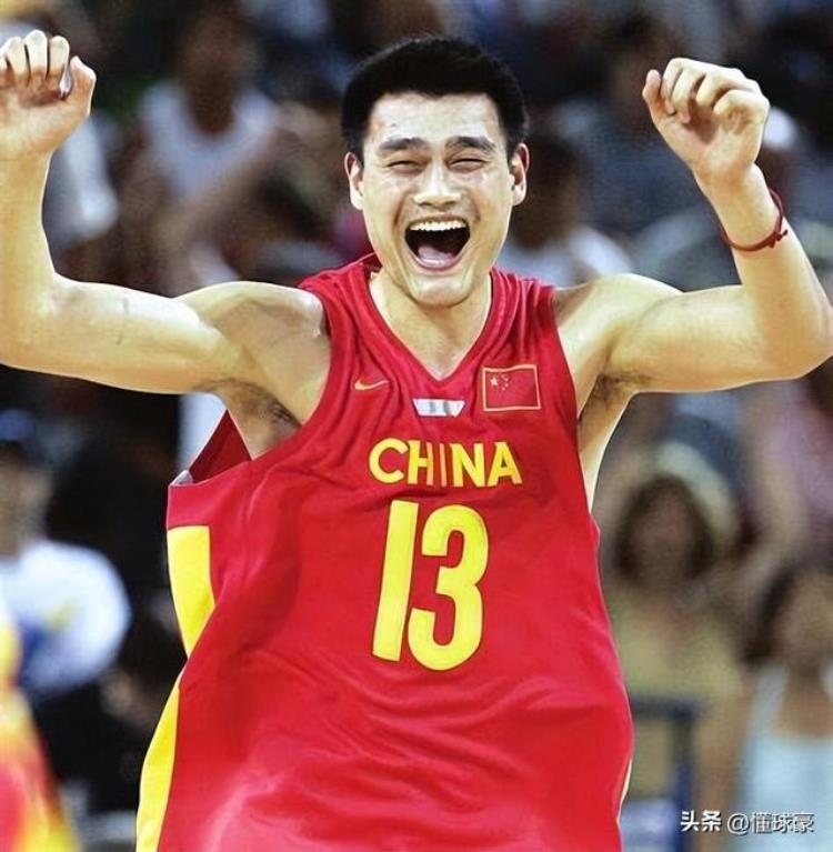 姚明在nba收入「姚明NBA八年赚9304万美元中国篮协抽走了多少数字惊人」