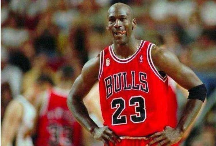 NBA给伟大球星的特殊待遇乔丹经历两次只有穆大叔能摇手指