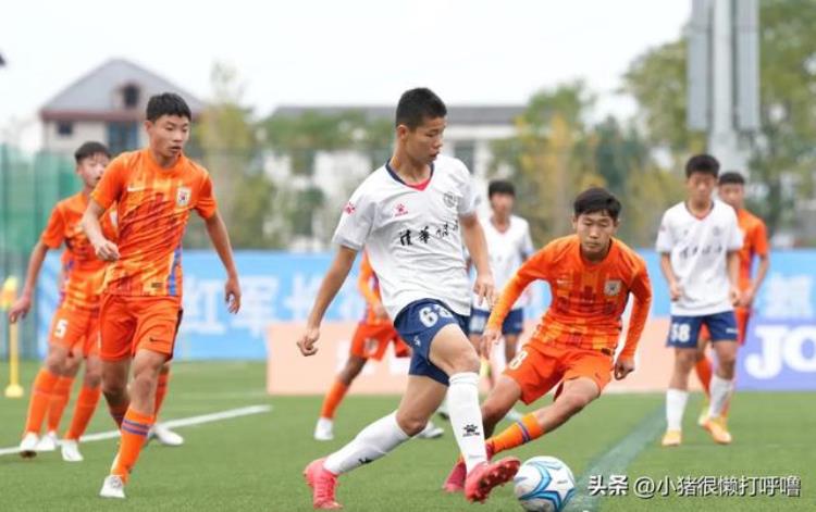 首届青少年足球联赛悄悄落幕中国足球在世界杯的喧嚣中艰难前行