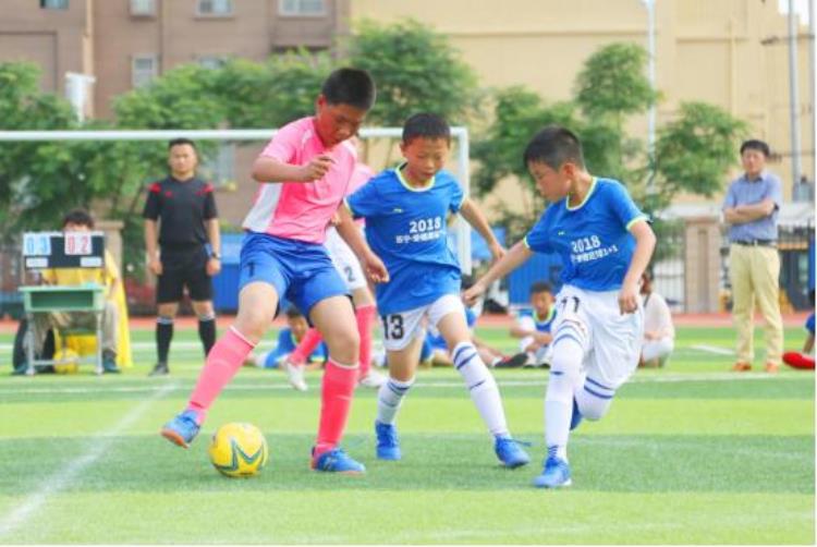 过个激情的儿童节属于这25所学校孩子们的足球梦想再度起飞