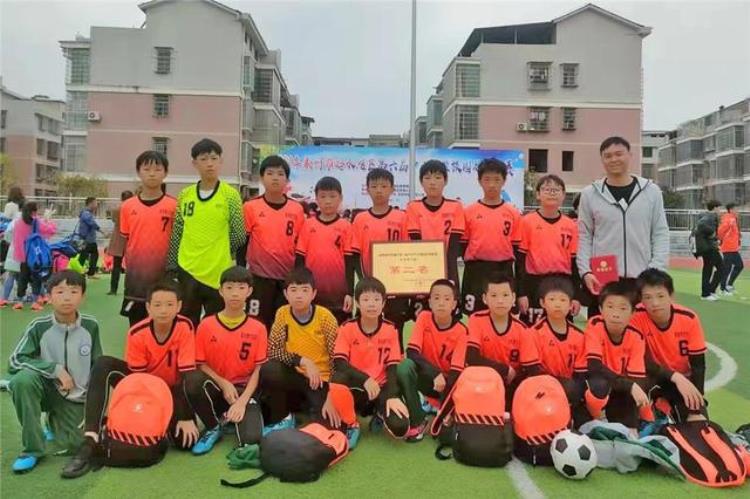 黄冈博才学校勇夺冷水滩区中小学校园足球联赛第二名