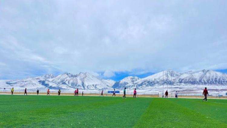 雪域高原上的足球场在哪「雪域高原上的足球场」