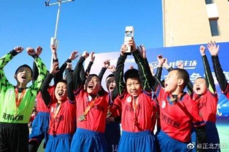 内蒙古校园足球风采「开学第一天内蒙古点亮校园足球满天星」