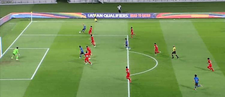 国足进球被吹「跟国足对日本的丢球一样韦世豪用进球再一次证明盯球不盯人」