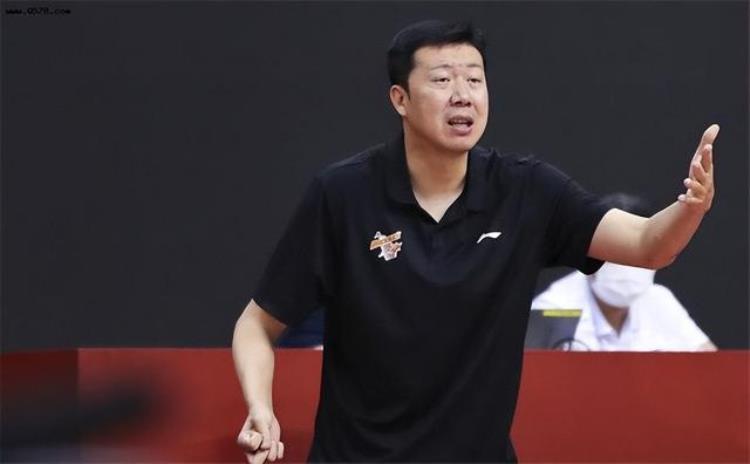 王治郅 追风少年「45岁的王治郅曾经的篮球名将永远的追风少年」