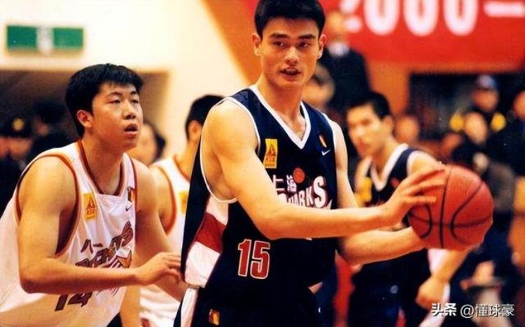 姚明在nba收入「姚明NBA八年赚9304万美元中国篮协抽走了多少数字惊人」