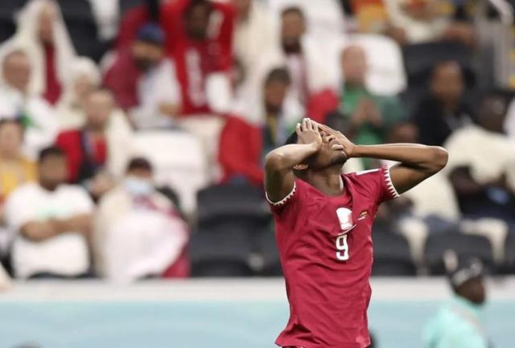 卡塔尔世界杯首败中国男足意外登上热搜黄健翔大实话刺痛足协