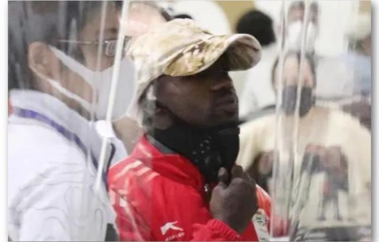 乌干达在逃运动员「乌干达举重小哥逃跑事件回国被立刻逮捕背后牵出高层贪污内幕」