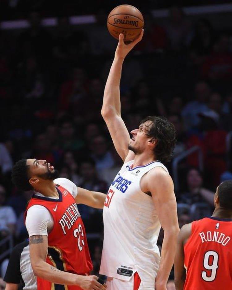 周琦臂展2米33NBA历史第8人球迷评论没用还不是打不了NBA