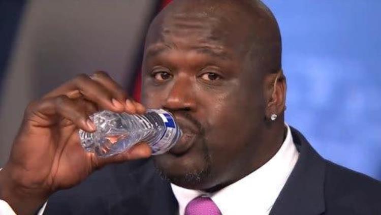 对比普通人NBA巨人生活上有什么烦恼姚明开会只能坐小板凳